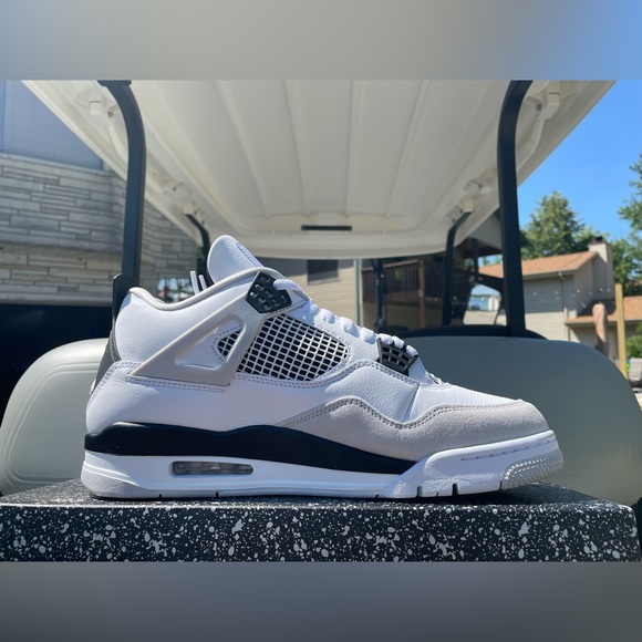 Nike Air Jordan 4 Retro Military Black - Picture 2 of 6